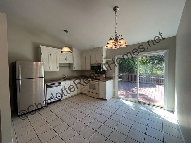 Building Photo - Nice 3 bedroom 1.5 bathroom home in Mint Hill