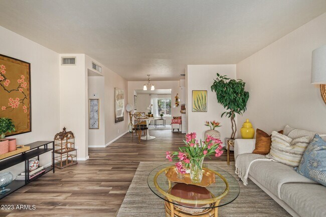 Building Photo - 5721 E Dallas St