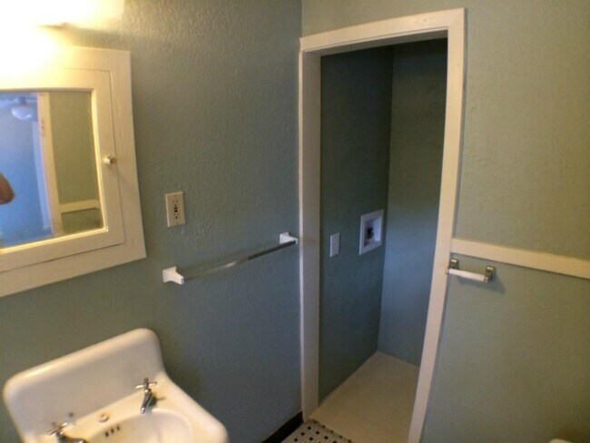 Foto del edificio - 3407 Hampton Rd