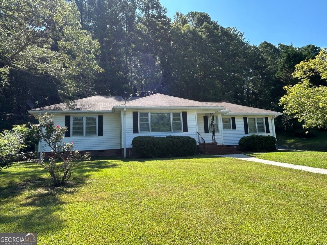 Primary Photo - 225 Blacks Bluff Rd SW