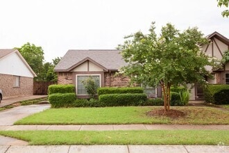 Building Photo - 2902 Post Oak Dr