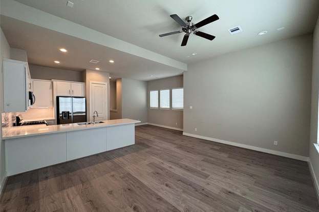 Building Photo - 1106 Olivier Ln