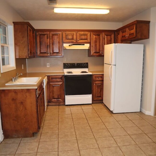 Building Photo - Harris County 3 bedroom 2 bath with garage