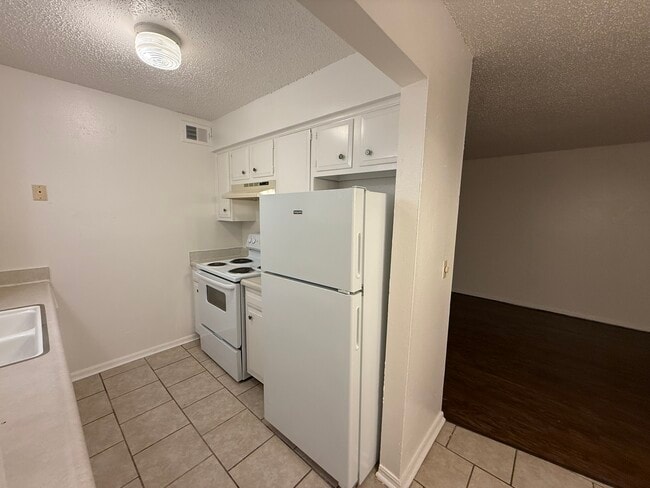 Building Photo - Peartree Apartments