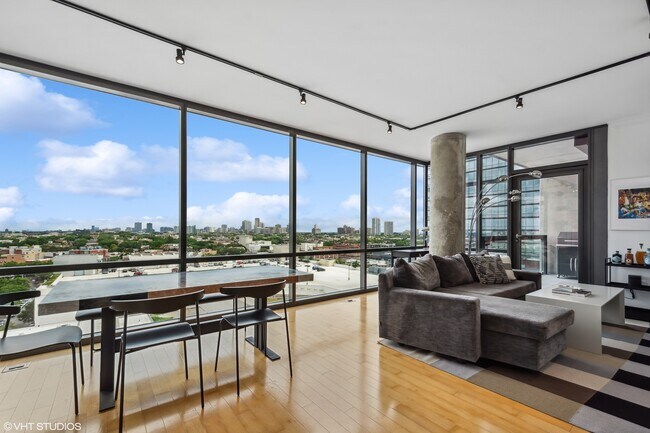 Building Photo - 860 W Blackhawk St