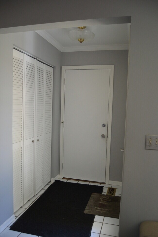 Building Photo - 2972 Dorothy Dr