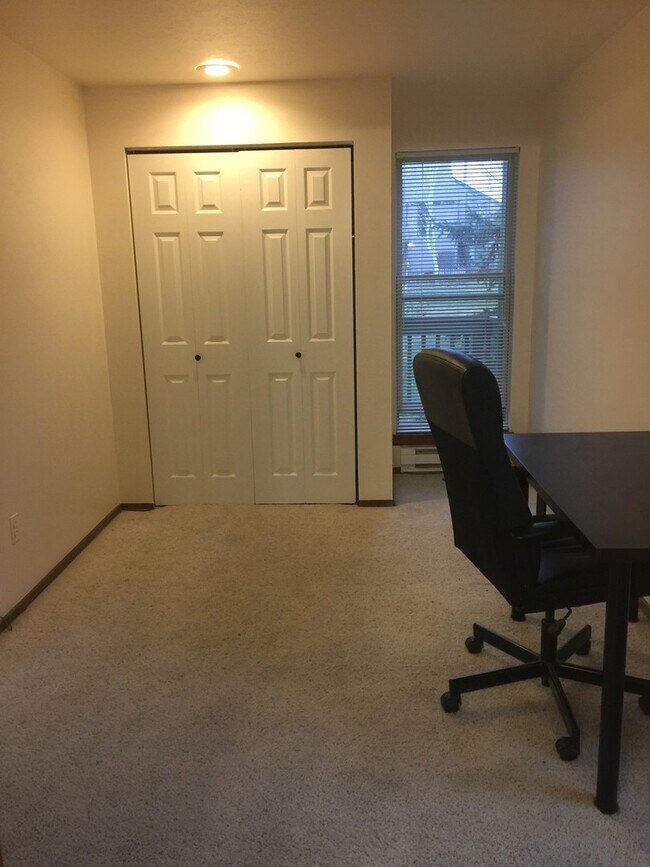 Foto del edificio - Two Bedroom Boulder Condo For Rent In Shan...