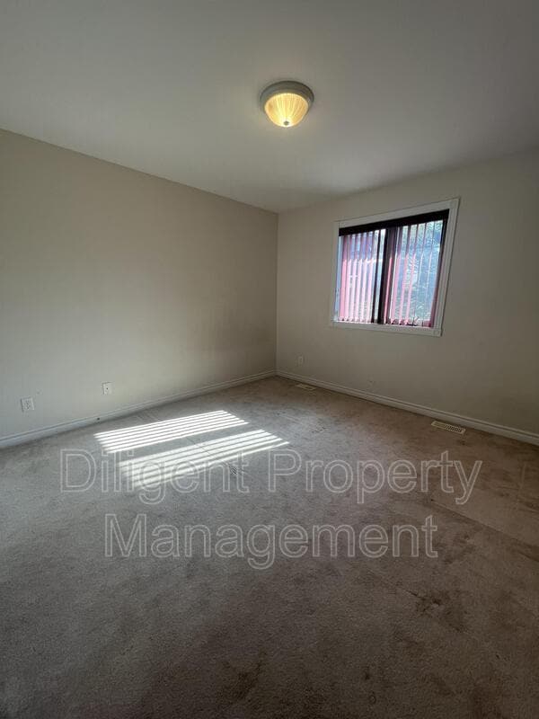 Building Photo - 157 Milroy Dr
