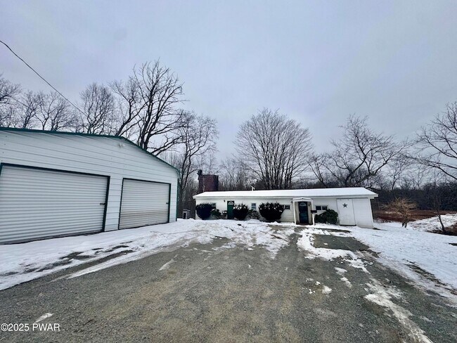 Foto del edificio - 2566 Easton Turnpike