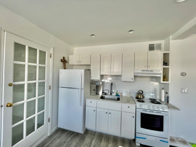 Building Photo - 560 Mamaroneck Ave