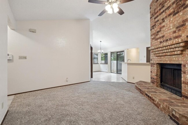 Building Photo - 2621 Garrettson Dr