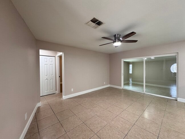 Building Photo - Fully Renovated Palm Harbor Home