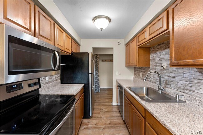 Foto del edificio - 555 Village Blvd N