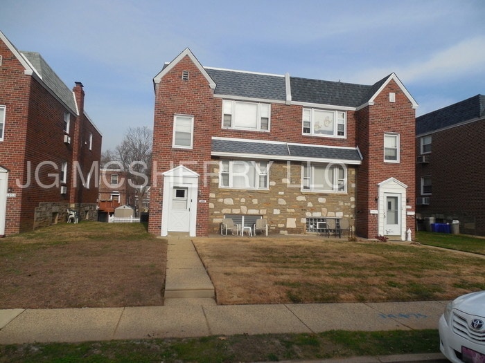 Foto principal - TWO BEDROOM DUPLEX IN RHAWNHURST