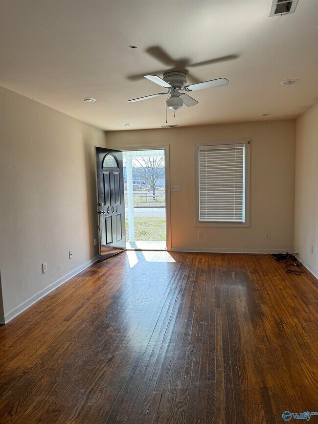 Foto del edificio - 401 McCullough Ave NE