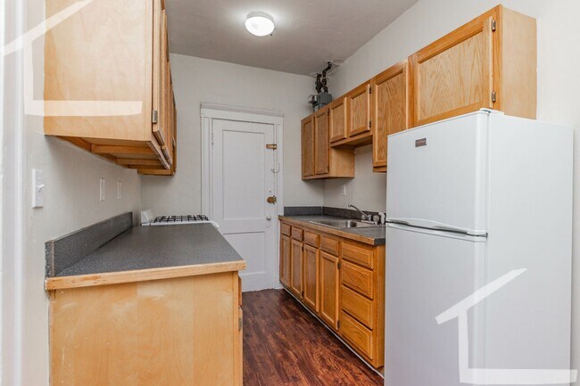 Foto del edificio - Spacious 1-Bedroom, Bright Unit in Fenway