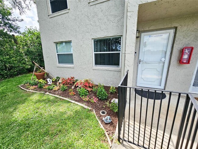 Building Photo - 1103 Cypress Gardens Blvd