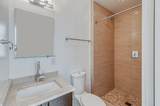 Foto del edificio - Northern Liberties Townhome with Garage