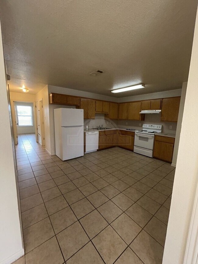 Building Photo - 105 Castellon Ct