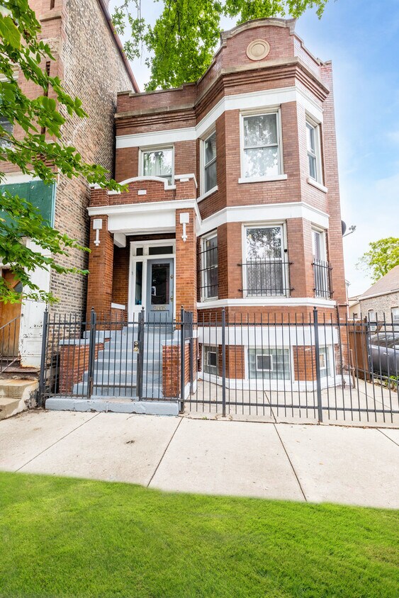 2405 S Troy St Unit 1, Chicago, IL 60623 Room for Rent in Chicago, IL