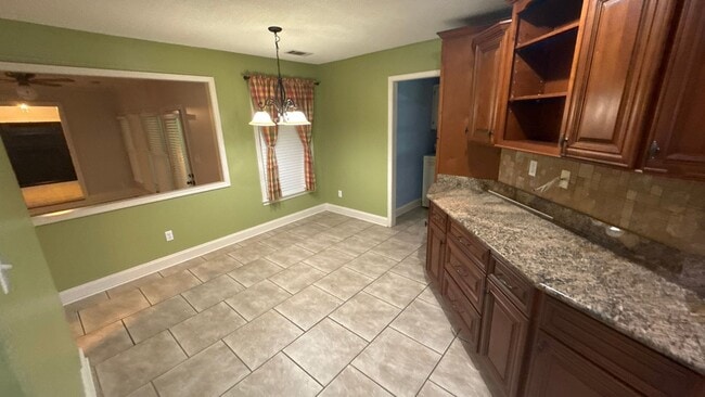 Building Photo - 983 Rolling Oaks Ln
