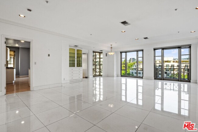 Building Photo - 10580 Wilshire Blvd
