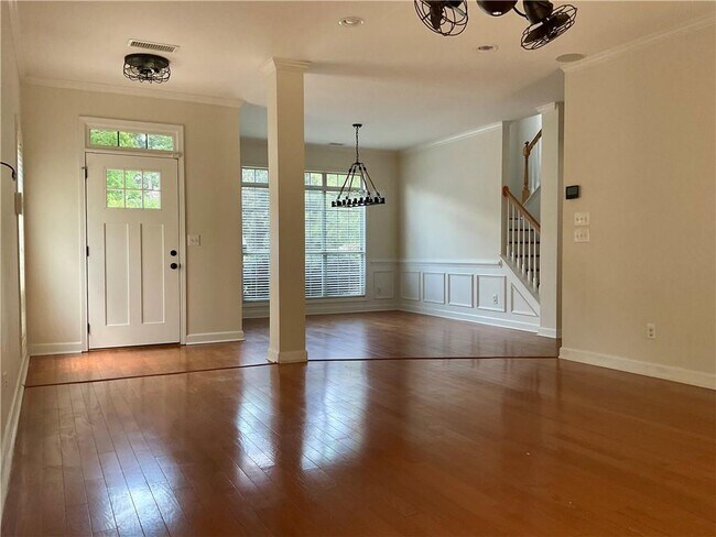 Building Photo - 706 Tall Oaks Dr