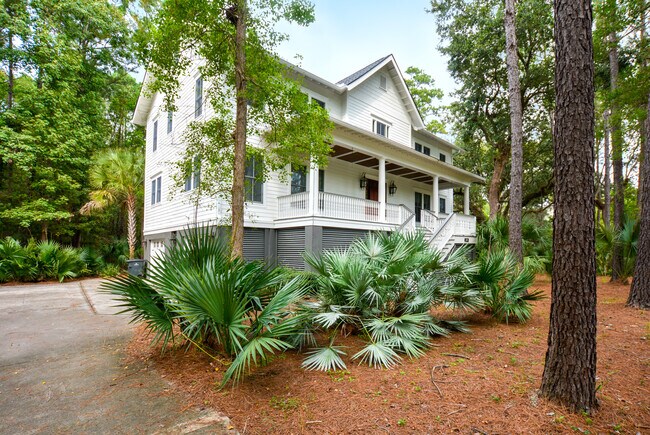 Building Photo - Gorgeous Home in Beresford Hall Community
