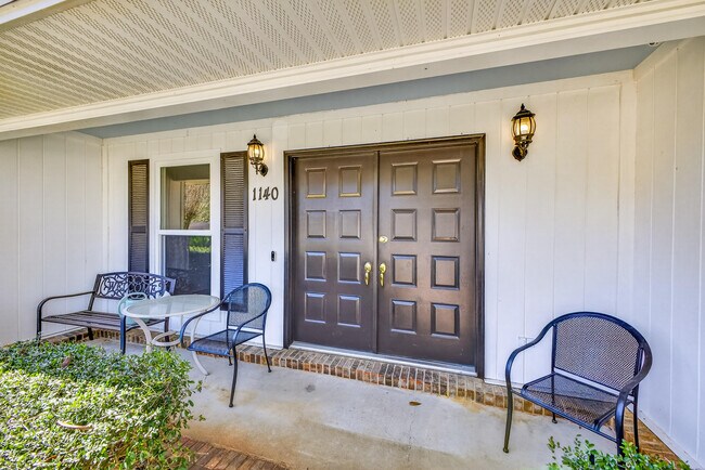 Foto del edificio - 1140 Troon Dr E