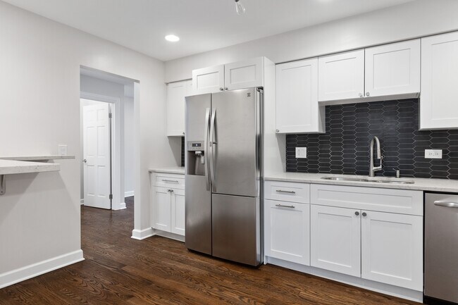 Building Photo - 859 Downing Square