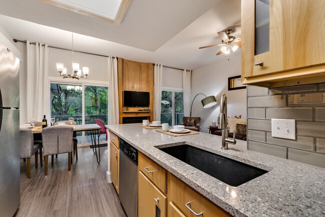 Building Photo - 2010 Jones Rd