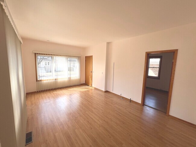 Foto del edificio - 4447 N Melvina Ave