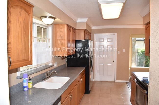 Foto del edificio - Adorable 4 bedroom in Citrus Heights! Comi...