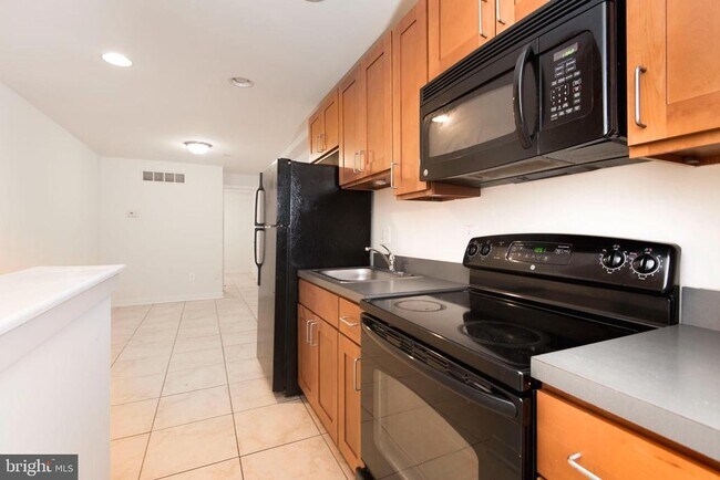 Foto del edificio - 1740 N Sydenham St