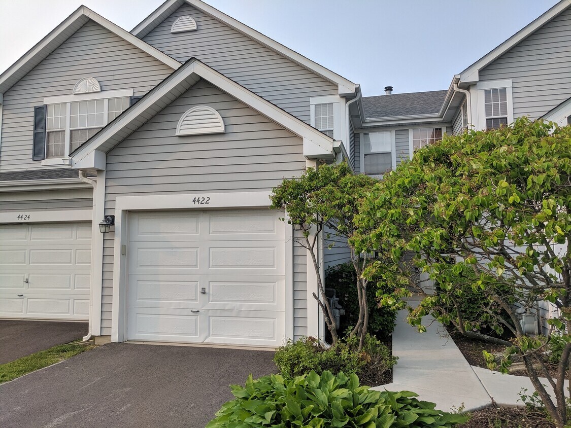 4422 W Quill Ln, Waukegan, IL 60085 Townhome Rentals in Waukegan IL