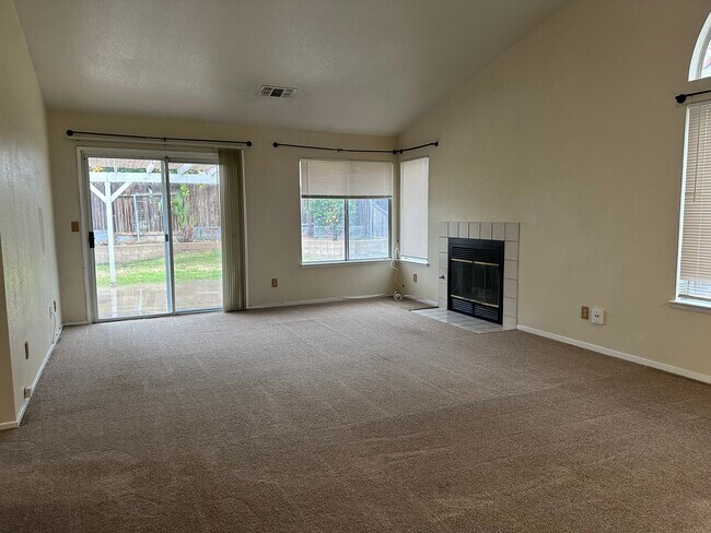 Foto del edificio - 7808 Moss Crossing Ave