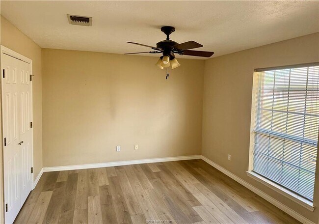 Building Photo - 1706 Laura Ln