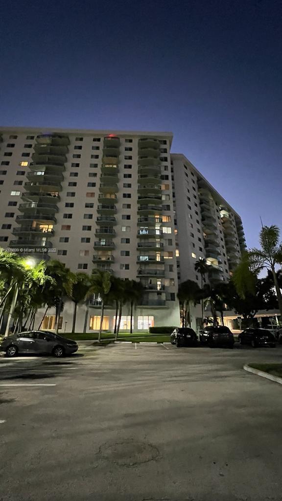 Foto del edificio - 19380 Collins Ave