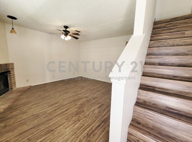 Building Photo - 929 W Hickory St