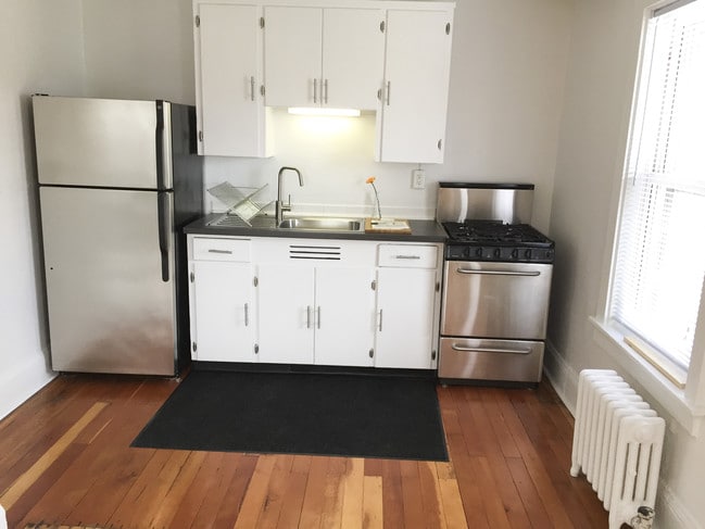 Kitchen - 930 89th Ave W