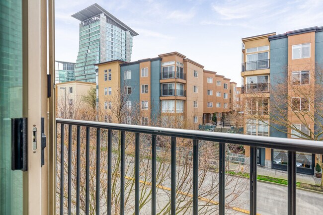 Building Photo - 11000 NE 10th St