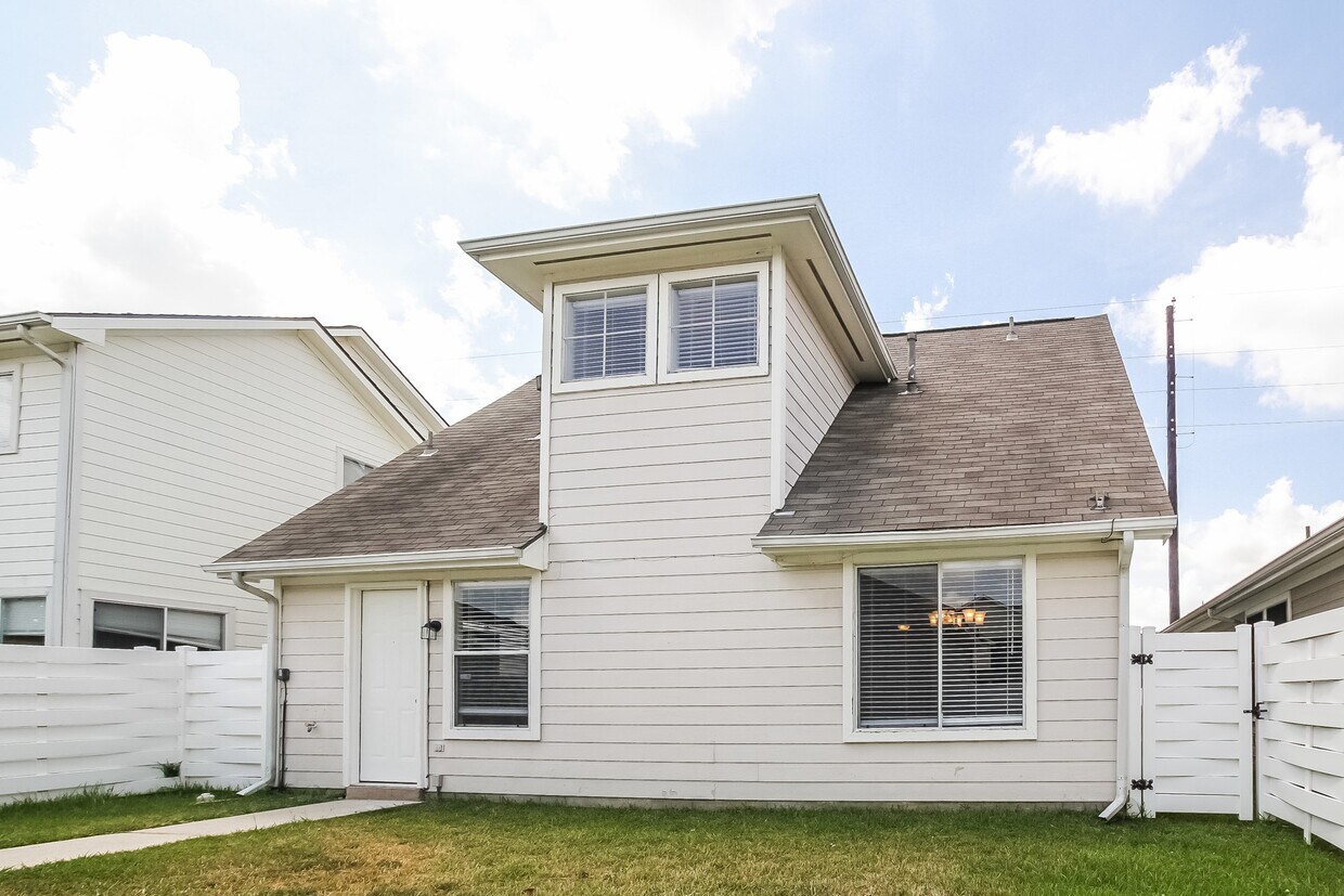 Building Photo - 9711 Farrell Dr