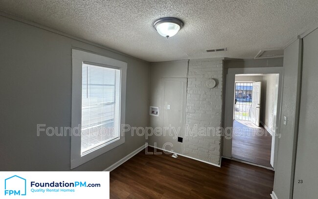 Foto del edificio - 1596 Barton St