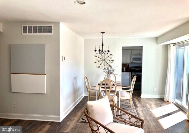 Building Photo - 345 Homeland Southway