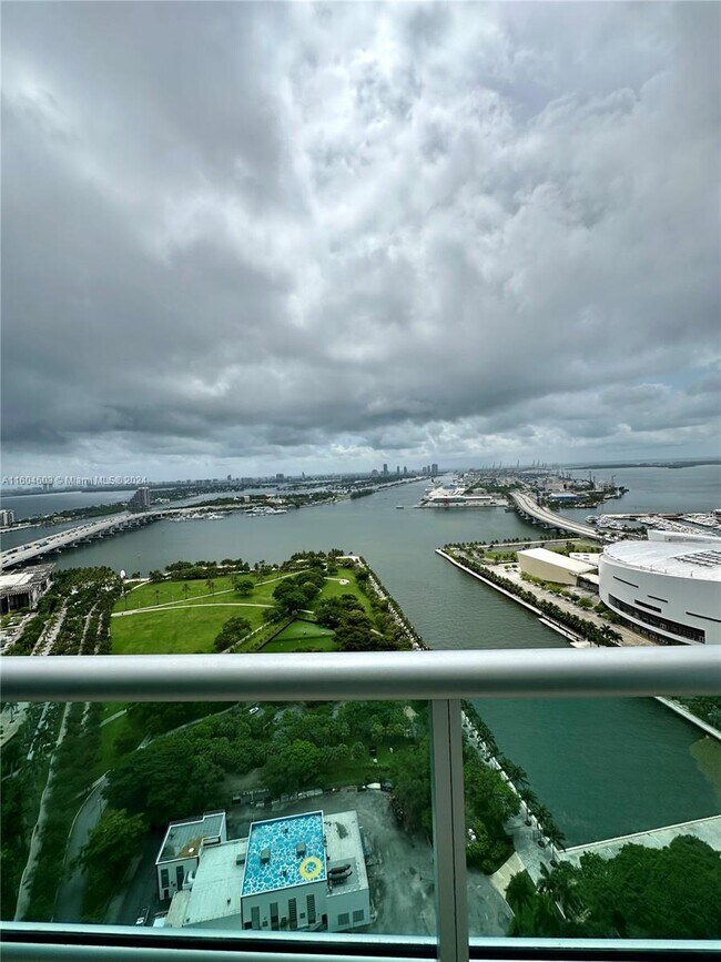 Building Photo - 900 Biscayne Blvd