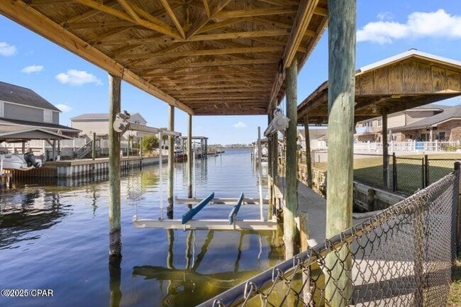 Building Photo - 2205 N Harbour Dr