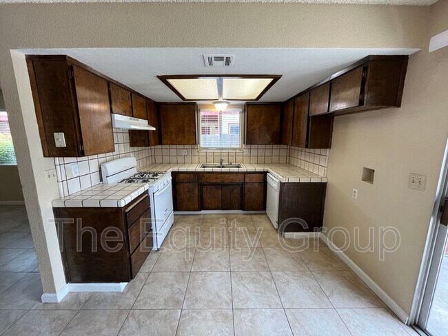 Foto del edificio - 826 N Williford Dr