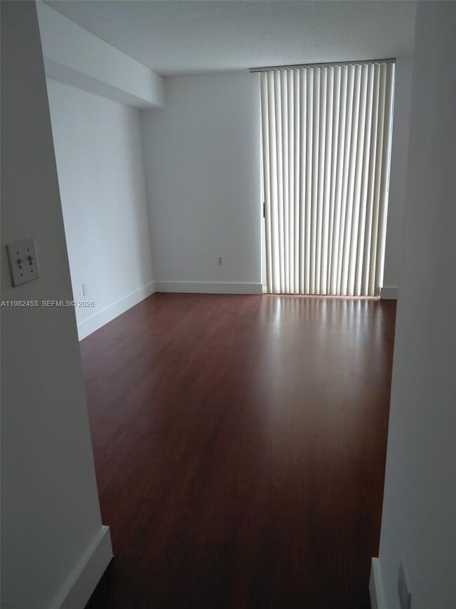 Foto del edificio - 5077 NW 7th St