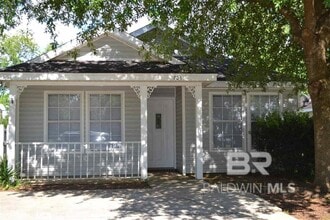 Building Photo - 706 Crystal Wells Ct N