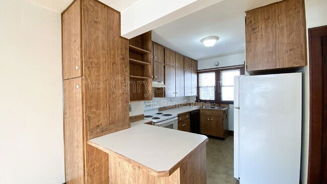 Building Photo - 1106 Adams St